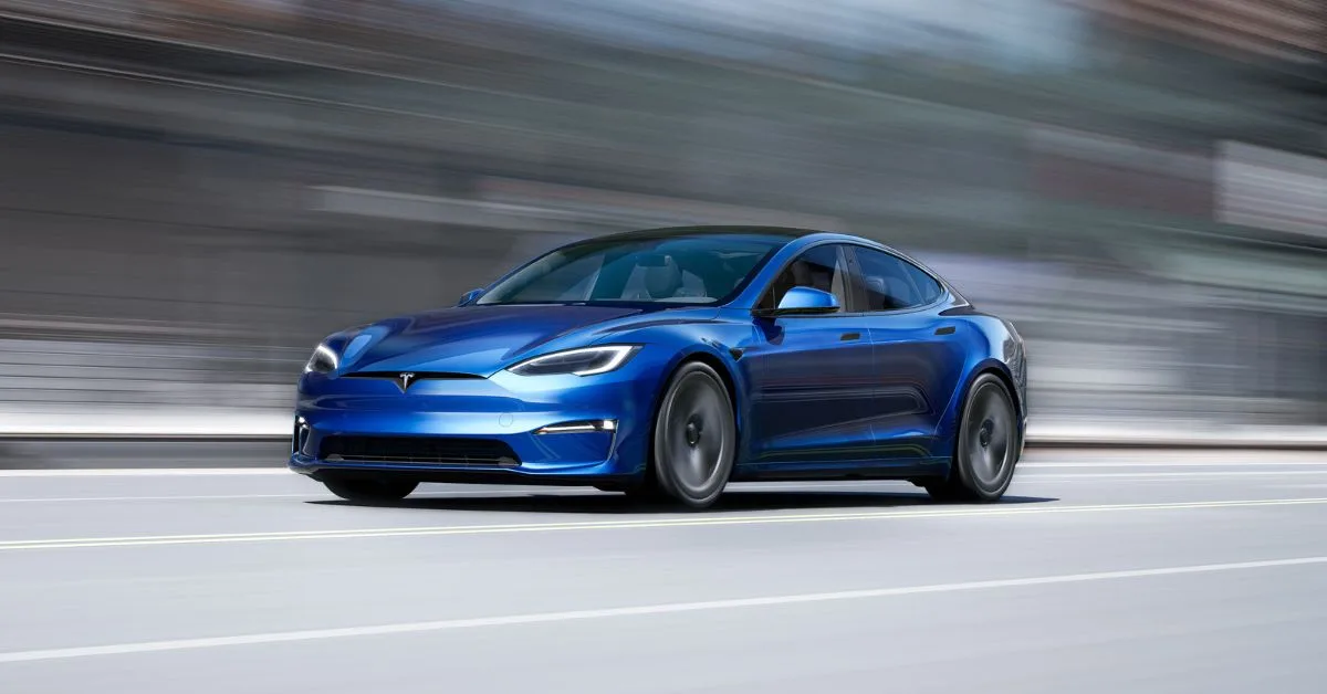 2023 Tesla Model S Plaid Moving