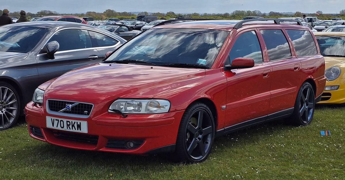 Red 2004 Volvo V70 R, the 300 PS all-wheel-drive Volvo wagon