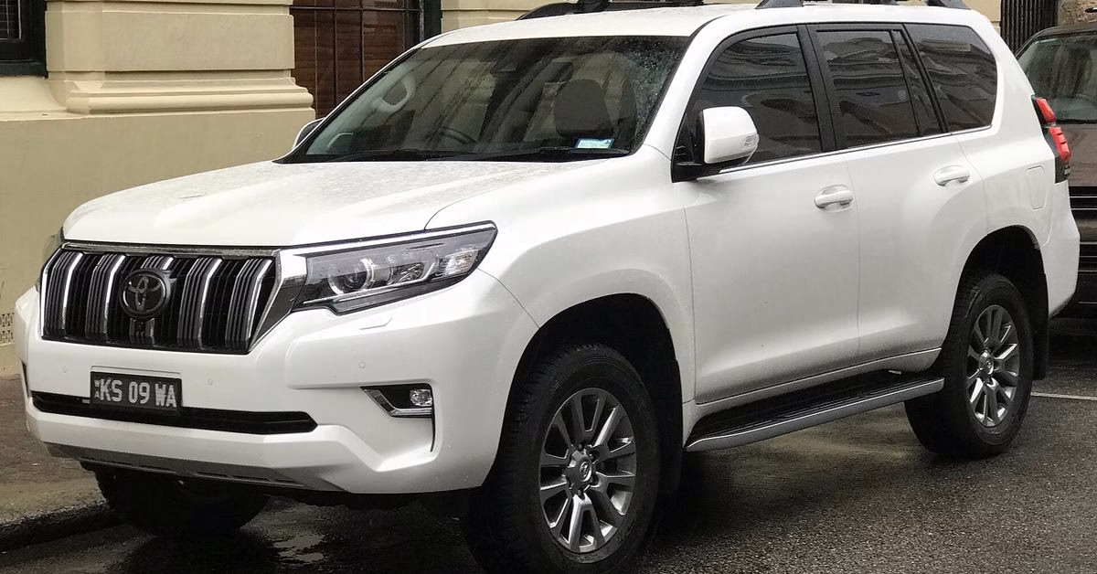 White 2018 Toyota Land Cruiser Prado GDJ150R VX, a facelifted Prado 150 with the 2.8 diesel