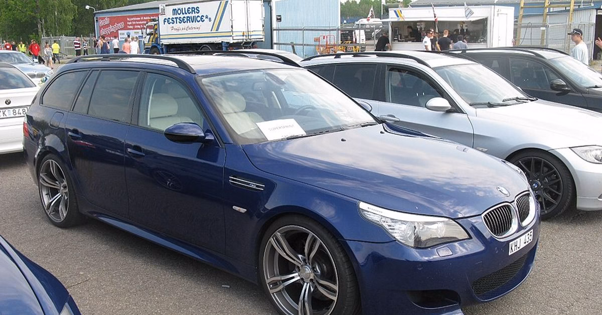 Blue BMW M5 Touring E61 with the 5.0-litre V10
