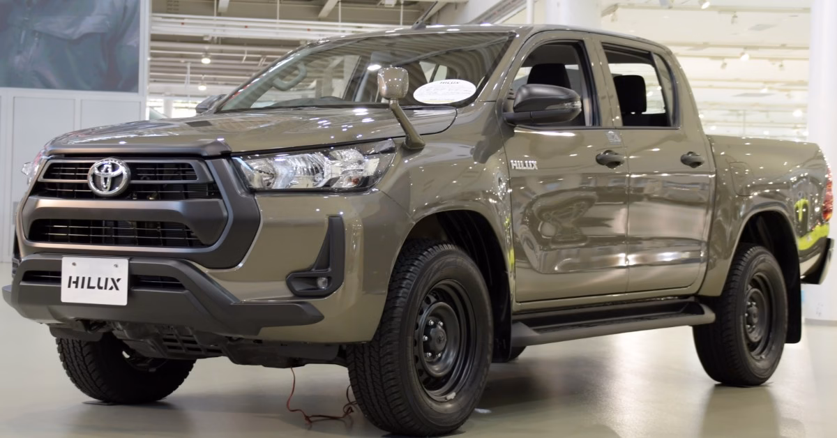 Japanese-market Toyota Hilux X (GUN125) double cab with the 2.4-litre 2GD-FTV diesel