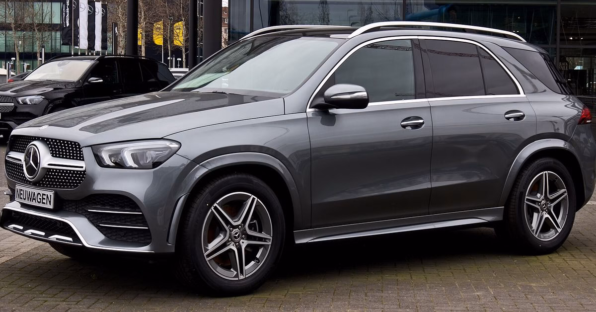 Grey Mercedes-Benz GLE W167 AMG Line seen from the front