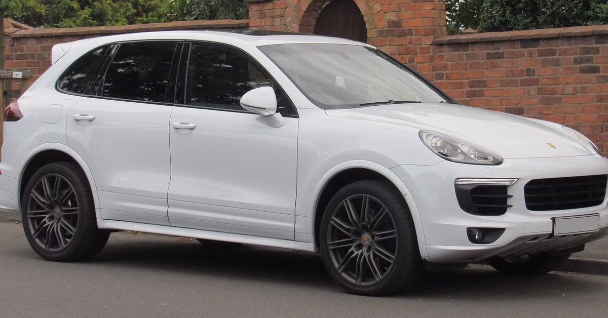 White 2015 Porsche Cayenne 958 facelift seen from the front