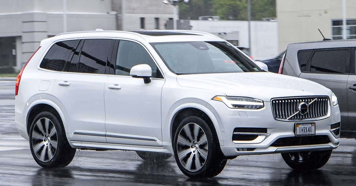 White second-generation Volvo XC90 seen from the front